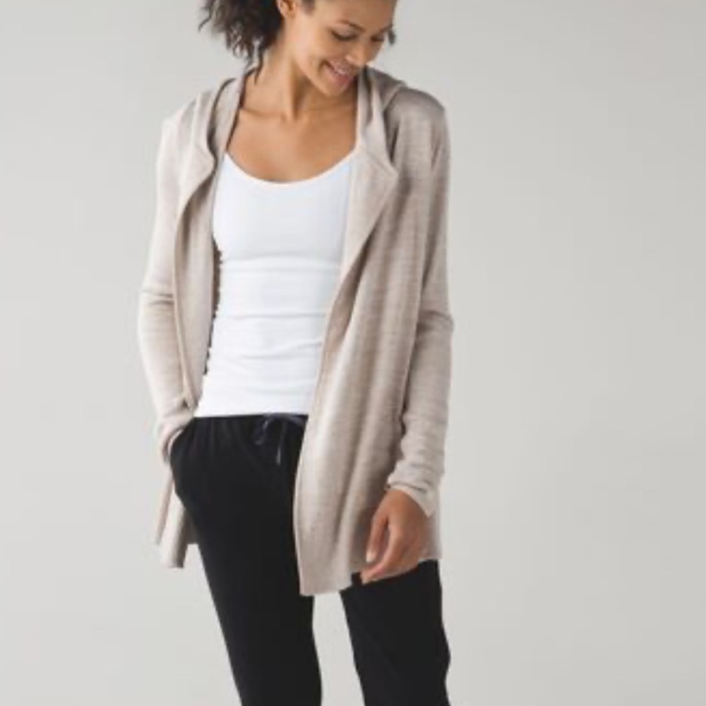 Lululemon Peace of Mlnd Wrap Neutral Hooded Size 6